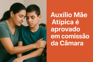 Mãe abraça filho com deficiência, representando o Auxílio Mãe Atípica aprovado pela Câmara.
