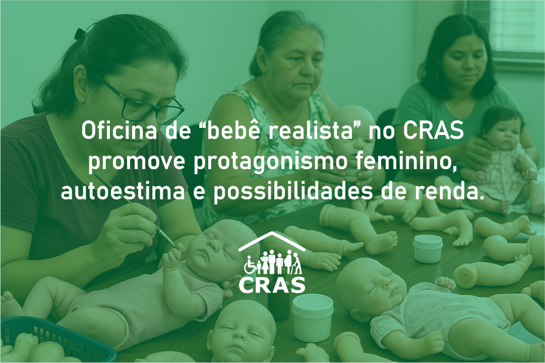 Mulheres do CRAS Ribeirinho confeccionando bebês realistas em uma oficina artesanal, com bonecas e materiais espalhados sobre a mesa.
