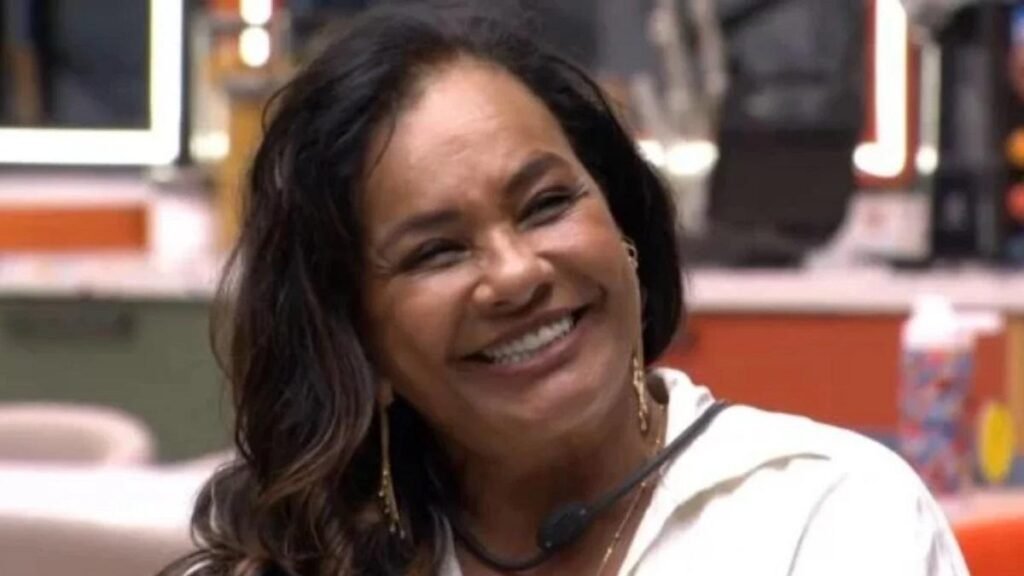 Solange Couto sorrindo em cena do Big Brother Brasil (BBB), em print de tela