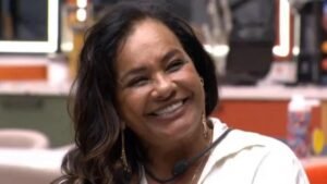Solange Couto sorrindo em cena do Big Brother Brasil (BBB), em print de tela