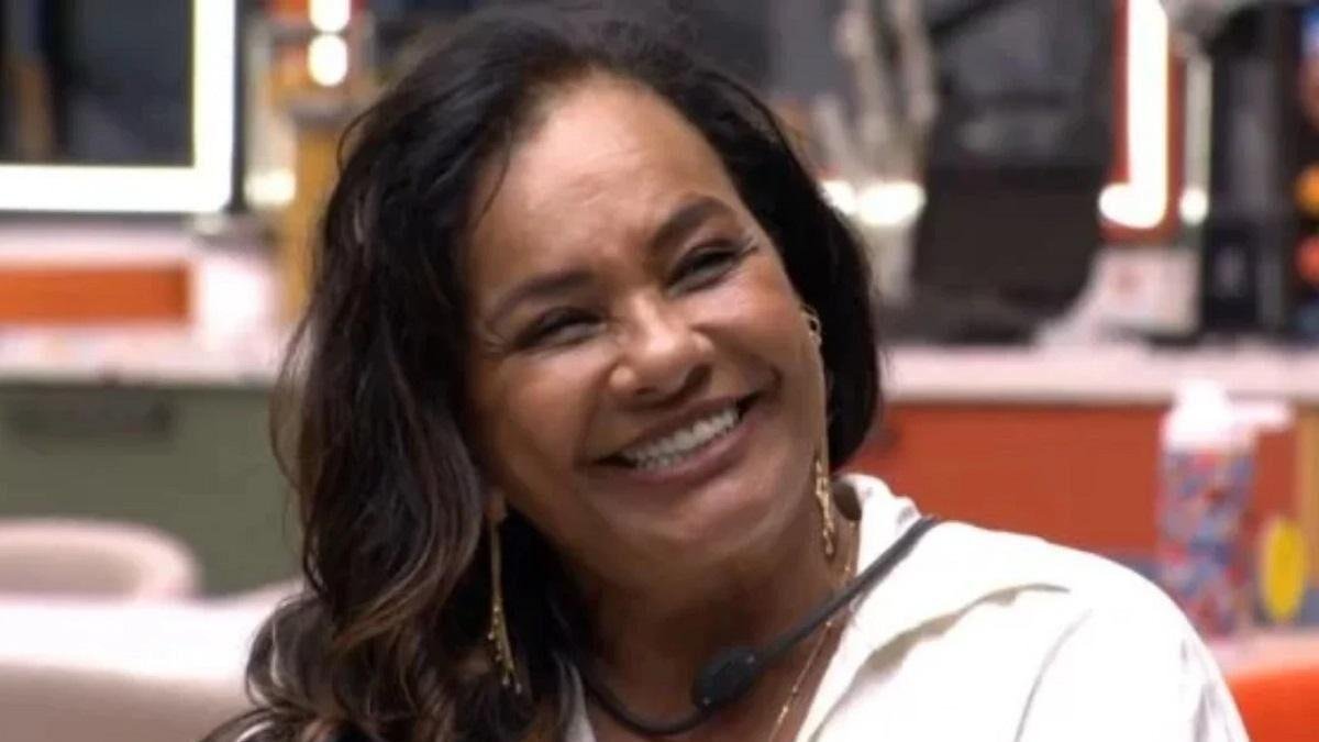 Solange Couto sorrindo em cena do Big Brother Brasil (BBB), em print de tela