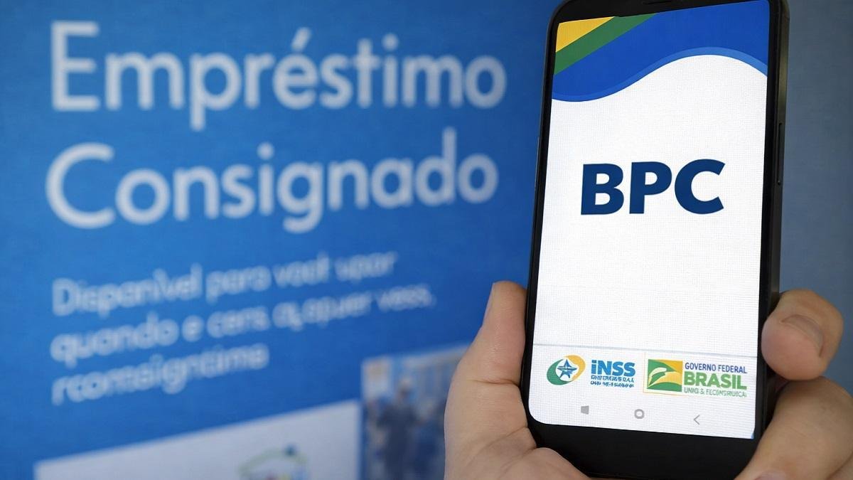 Celular exibindo tela com identificação do BPC e logotipo do INSS, relacionado a empréstimo consignado para beneficiários