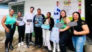Equipe do CRAS Meudon durante Dia D de pesagem do Bolsa Família em Teresópolis